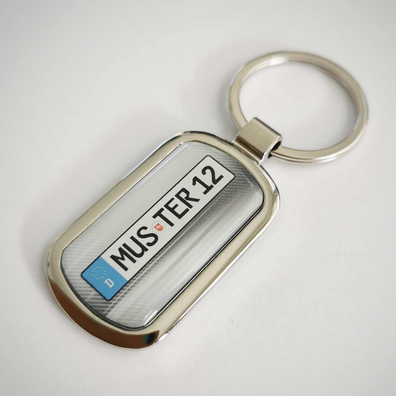 Kennzeichen Schlüsselanhänger grau personalisiert DE / AT